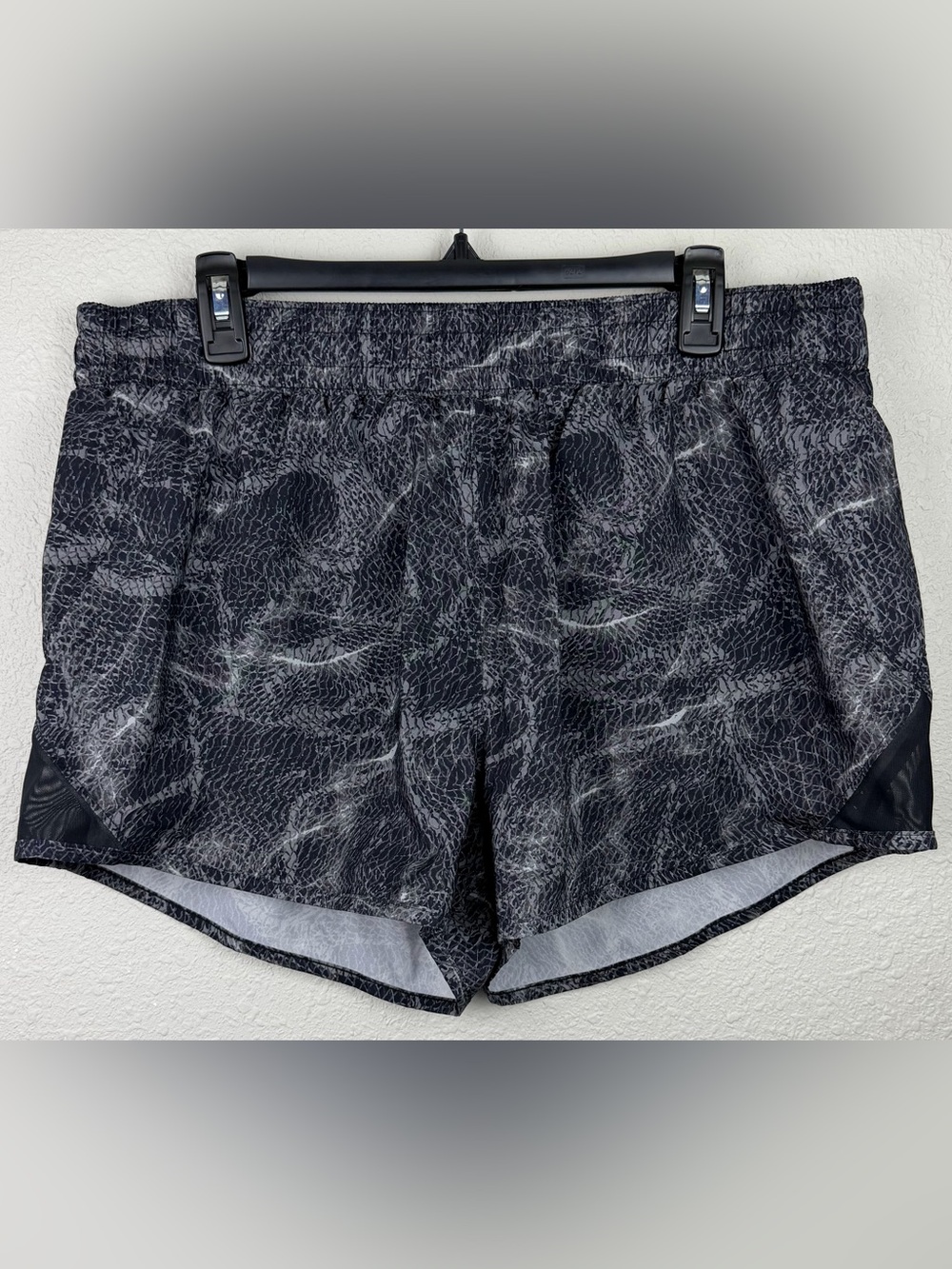 All In Motion Women’s XXL Running Athletic Shorts Lined Gray Black Print Pockets